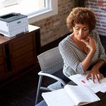 Xerox® B230 Multifunktionsdrucker Frauenbüro